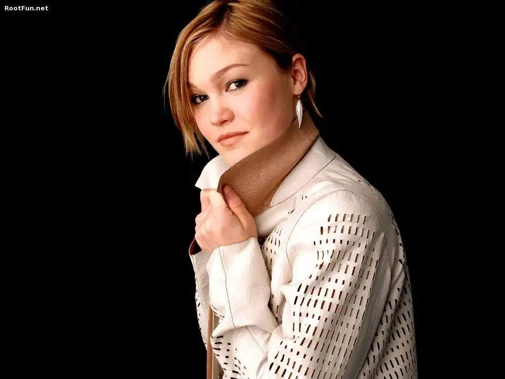 Famous_INTJs_and_INTJ_Celebrities_Julia_Stiles